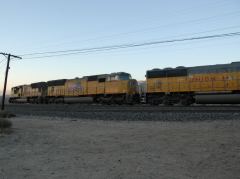 Lokomotiven am Tehachapi Loop im Abendlicht