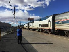 Die zwei Loks des Sunset Limited im Bahnhof von El Paso