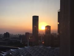 Sonnenuntergang vom 31. Stock des Conrad Centennial in Singapore