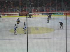 Eisfeld mit Flyers und SCB