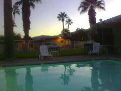 Abendstimmung über dem Pool in Stanlunds Inn in Borrego Springs