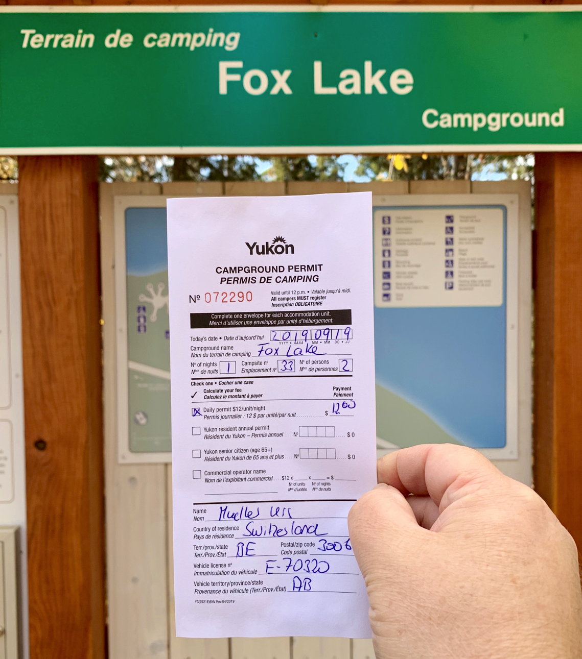 Ausgefüllter Registrierungszettel für den öffentlichen Campground am Fox Lake im Yukon