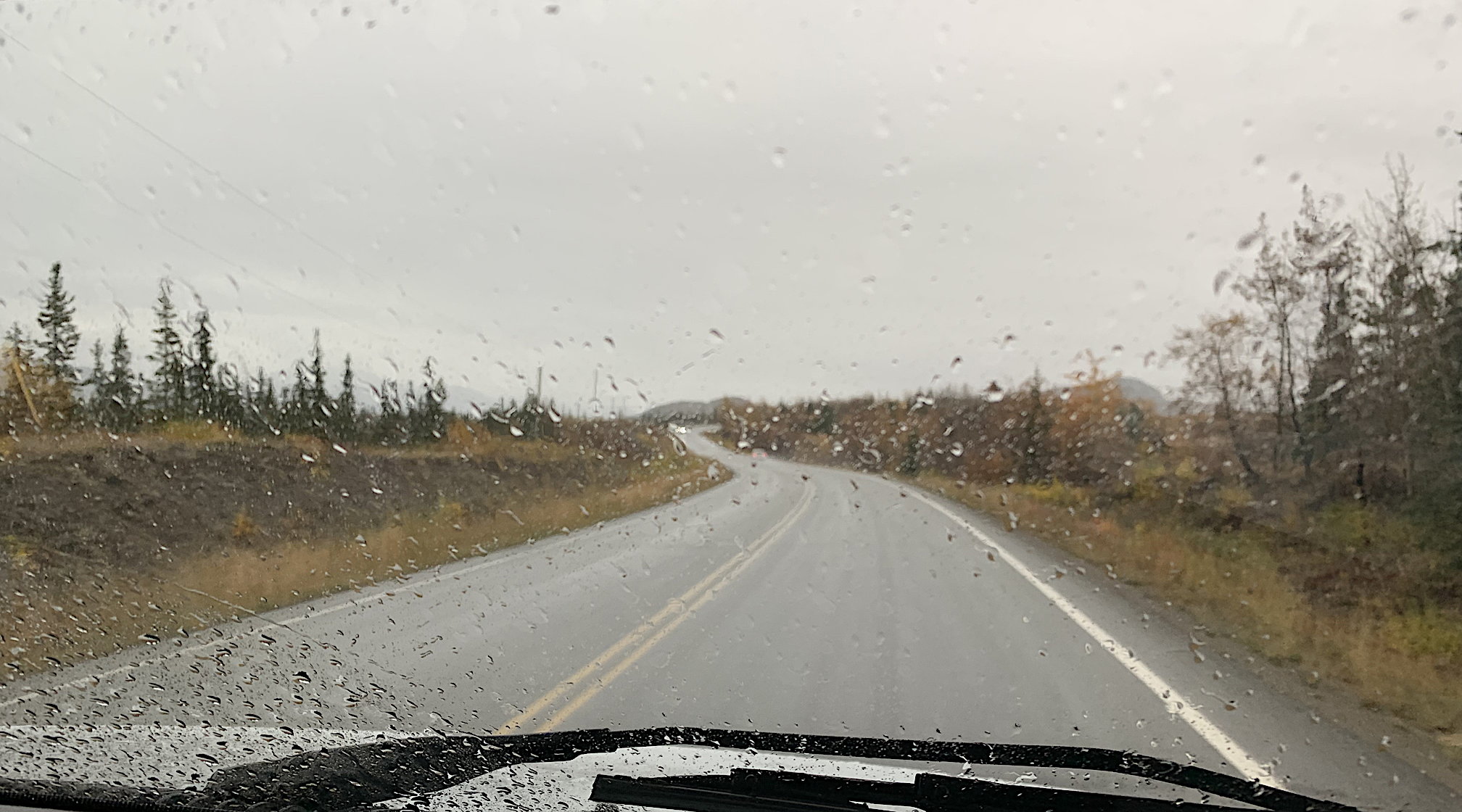 Bei Regen auf dem Klondike Highway unterwegs nach Whitehorse