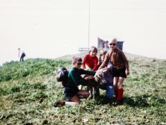 1970 auf der Tannalp, Geisslein streicheln