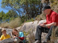 Luc, Jorina und Urs warten auf Fiona und Philipp am Mutton Cove