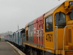 Bahnhof Kaikoura, einfahrender TranzCoastal von Christchurch