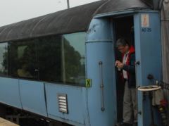 Reisezugswagen des TranzCoastal im Bahnhof Kaikoura