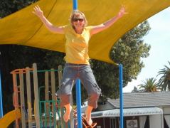 Erika auf dem Jumping Pillow