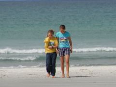 Der erste Test der Wassertemperatur war durchzogen an der Rarawa Beach