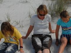 Die Frauen im Sand an der Rarawa Beach