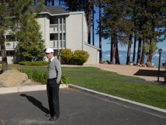 Stephan auf dem Parkplatz der Timber Cove Lodge in South Lake Tahoe