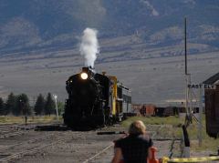 Dampfzug in East Ely, Nevada, beim Zurücksetzen aus dem Bahnhof 
