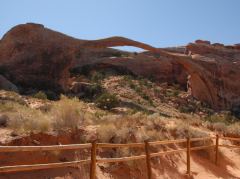 Die mächtige «Landscape Arch» im Arches N.P.