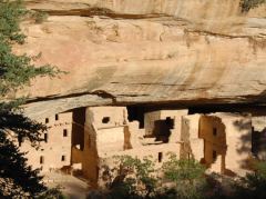 Die Ruinen des Spruce Tree House im Mesa Verde N.P.