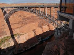 Brücke über den Colorado River am Glen Canyon Dam