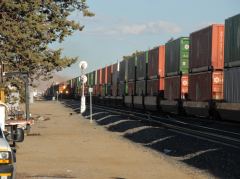 Kreuzende Züge in Tehachapi, California