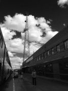 Wolken und ein Funkturm am Bahnhof Havre, Montana