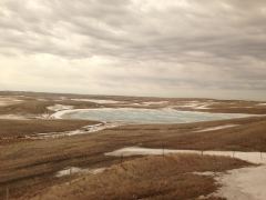 Impressionen aus North Dakota im Empire Builder, Schnee und Eis unter grauem Himmel