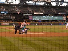 Zweites Photo der Serie, die Orioles im Angriff, Pitcher und Catcher der Mariners