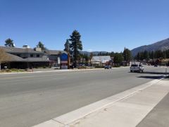 Der Lake Tahoe Boulevard gleich beim Hotel