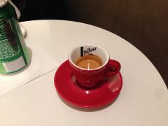 ein guter Espresso in der oneWorld-Lounge des LAX