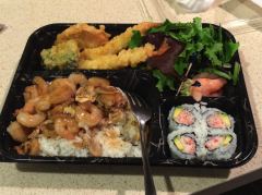 Bentobox aus dem lokalen Sushi Take-Away