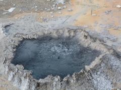 Kleine, hiesse Quelle beim Old Faithful im Yellowstone Nationalpark