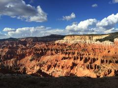 Ausblick vom Supreme Point auf den Cedar Breaks im Abendlicht