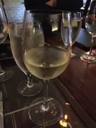 Ein Glas Weisswein in «The Eatery 120» in Dublin