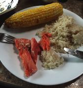 Nachtessen, Lachs mit Reis und Mais