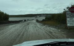 Fähre über den Peel River am Dempster Highway