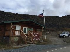 Cabin an der US-Grenze in Poker Creek, Alaska