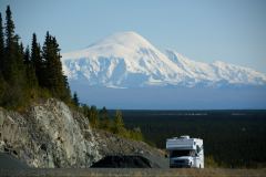 Mount Sanford vom Norden vom Highway 4 aus gesehen