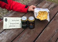 Mikrowellen-Popcorn und lokales Bier im Campground nahe Denali N.P. und Healy