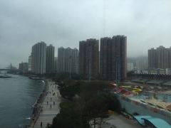 Blick aus dem Airport Express zwischen dem Flughafen Hongkong und Kowloon