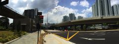 Bushaltestelle und Hochhäuser in Bukit Panjang in Singapore