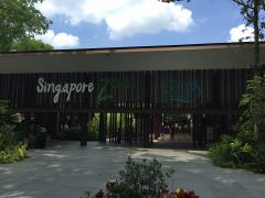 Eingangstor/gebäude zum Zoo in Singapore