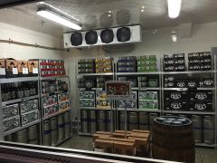 Kühlraum des Firestone Walker Brauereiladen in Paso Robles