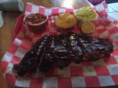 Spare Ribs bei Mo's in Pismo Beach