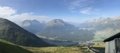 Panoramabild aufgenommen auf der Bergstation der Standseilbahn Muottas Muragl