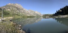 Spiegelungen auf dem Trüebsee. Im Hintergrund der Graustock (2'662m)