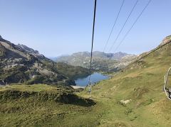 Unterwegs im Sessellift vom Jochpass, Blick auf den Engstlensee