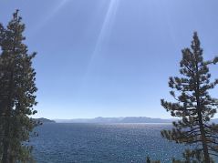 Blick über den Lake Tahoe nahe Incline