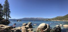 Nordwestliche Sicht, hier eher «normal» blau, der Lake Tahoe