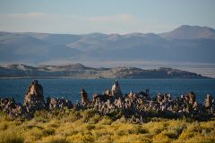 Überblick über das Tuffstein-Gebiet im Süden des Mono Lakes vom Parkplatz aus