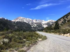 Auf dem Highway 120 unterwegs von Lee Vining zum Tioga Pass