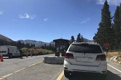 Eingang zum Yosemite Nationalpark am Tioga Pass auf 3'031 Meter über Meer
