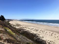 Blick vom Hotel auf den Strand von Pismo und das Pier