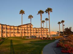 Das Kon Tiki Inn in Pismo Beach bei Sonnenuntergang