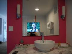Badezimmerspiegel mit eingebautem Fernseher